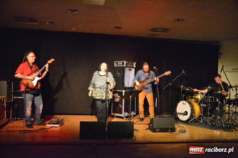 Zdjęcie w galerii na portalu naszraciborz.pl: Grażyna Łobaszewska - 40 lat na scenie - koncert na Zamku Piastowskim wiadomości z regionu