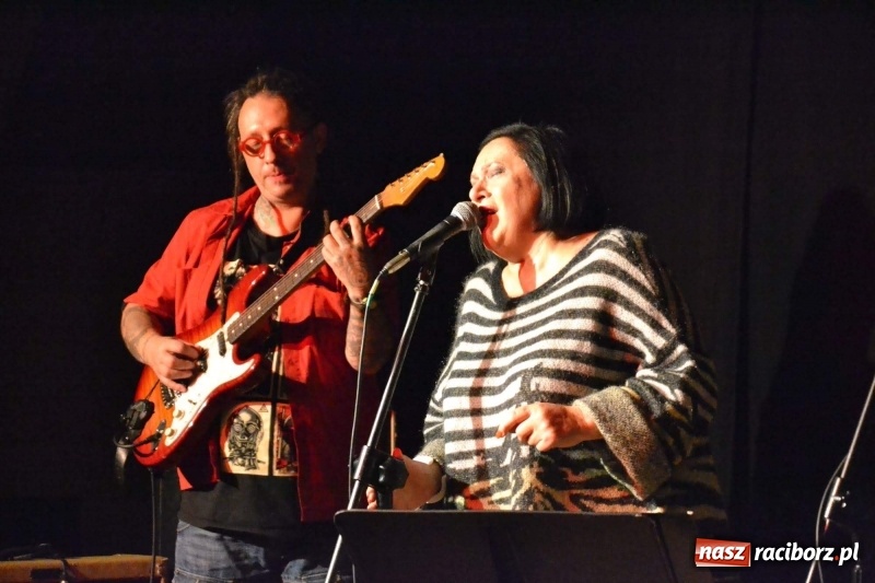 Zdjęcie w galerii na portalu naszraciborz.pl: Grażyna Łobaszewska - 40 lat na scenie - koncert na Zamku Piastowskim wiadomości z regionu