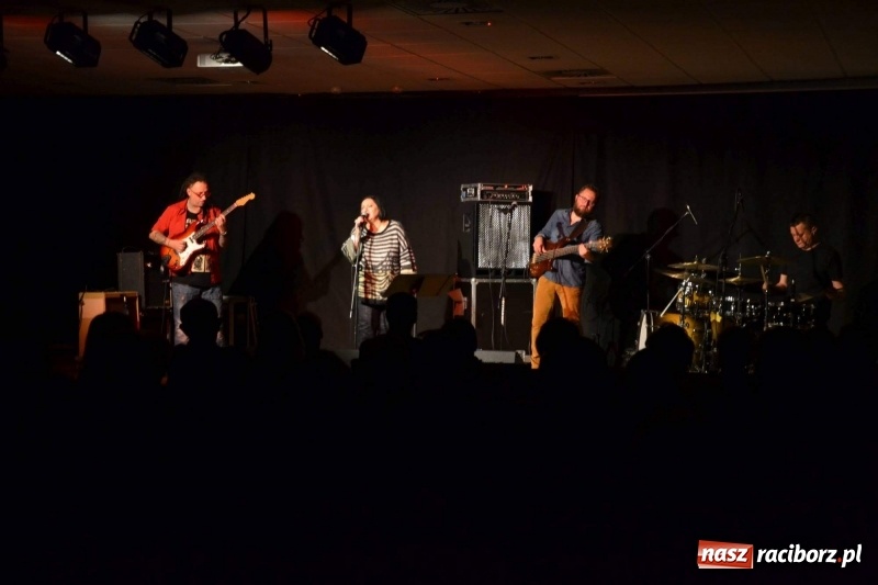 Zdjęcie w galerii na portalu naszraciborz.pl: Grażyna Łobaszewska - 40 lat na scenie - koncert na Zamku Piastowskim wiadomości z regionu