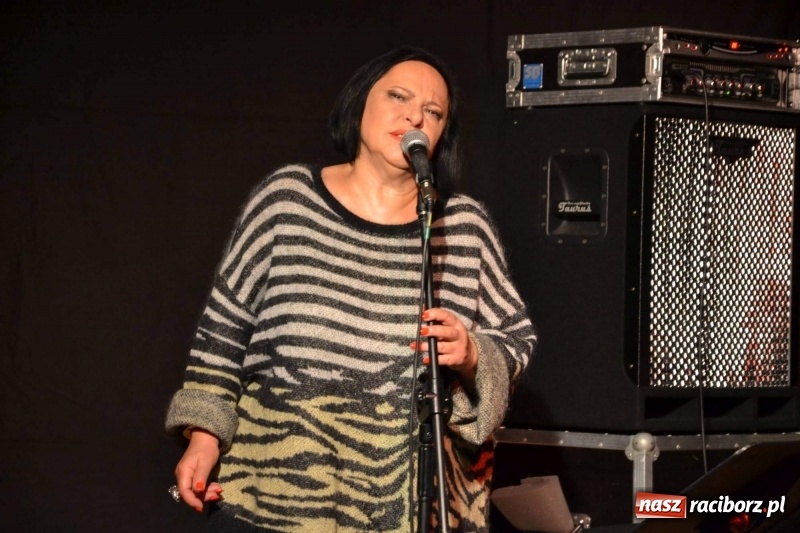 Zdjęcie w galerii na portalu naszraciborz.pl: Grażyna Łobaszewska - 40 lat na scenie - koncert na Zamku Piastowskim wiadomości z regionu