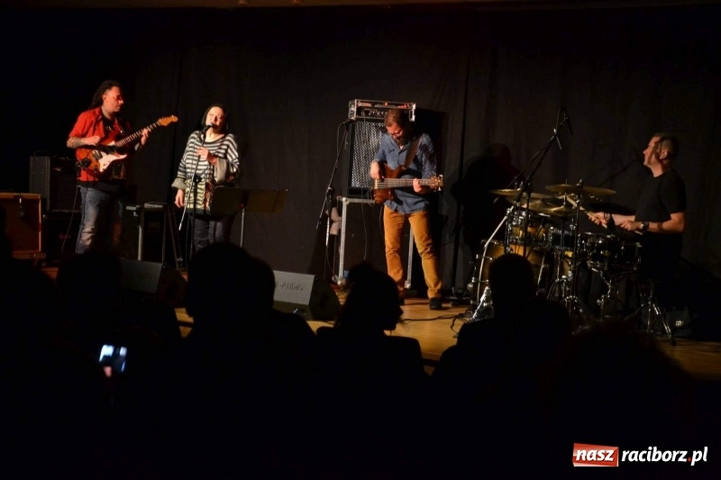 Zdjęcie w galerii na portalu naszraciborz.pl: Grażyna Łobaszewska - 40 lat na scenie - koncert na Zamku Piastowskim wiadomości z regionu