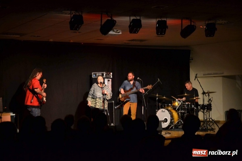 Zdjęcie w galerii na portalu naszraciborz.pl: Grażyna Łobaszewska - 40 lat na scenie - koncert na Zamku Piastowskim wiadomości z regionu