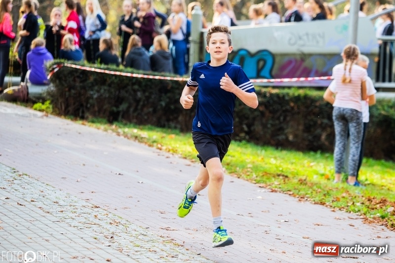 Zdjęcie w galerii na portalu naszraciborz.pl: Uczniowie SP 15 i SP 18 najlepsi w finale miejskim biegów przełajowych wiadomości z regionu