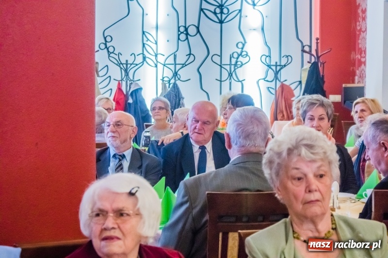 Zdjęcie w galerii na portalu naszraciborz.pl: Członkowie ZNP świętowali Dzień Edukacji Narodowej wiadomości z regionu