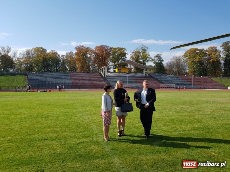 Zdjęcie w galerii na portalu naszraciborz.pl: Inwestor przyleciał do Raciborza helikopterem. Chce budować kino przy Szewskiej wiadomości z regionu