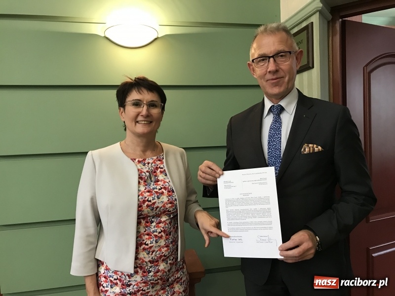 Zdjęcie w galerii na portalu naszraciborz.pl: Inwestor przyleciał do Raciborza helikopterem. Chce budować kino przy Szewskiej wiadomości z regionu