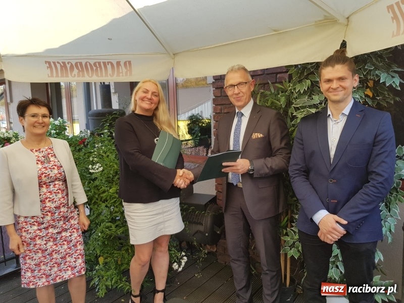 Zdjęcie w galerii na portalu naszraciborz.pl: Inwestor przyleciał do Raciborza helikopterem. Chce budować kino przy Szewskiej wiadomości z regionu