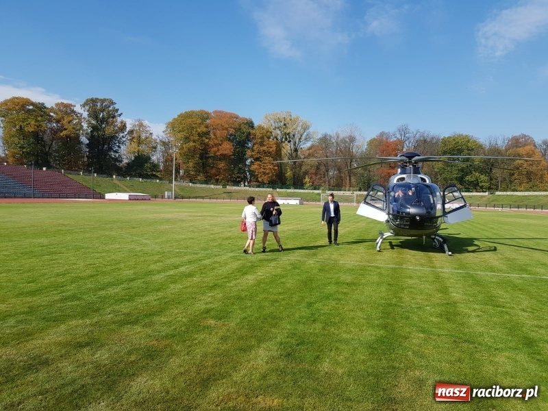 Zdjęcie w galerii na portalu naszraciborz.pl: Inwestor przyleciał do Raciborza helikopterem. Chce budować kino przy Szewskiej wiadomości z regionu