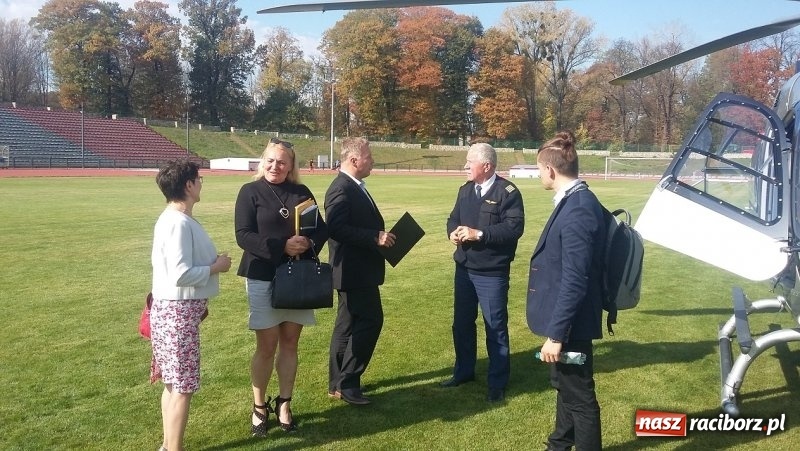 Zdjęcie w galerii na portalu naszraciborz.pl: Inwestor przyleciał do Raciborza helikopterem. Chce budować kino przy Szewskiej wiadomości z regionu