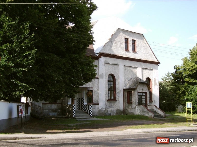 Zdjęcie w galerii na portalu naszraciborz.pl: Z Bieńkowic znika stara karczma. Powstanie tu centrum sportowo-rekreacyjne wiadomości z regionu