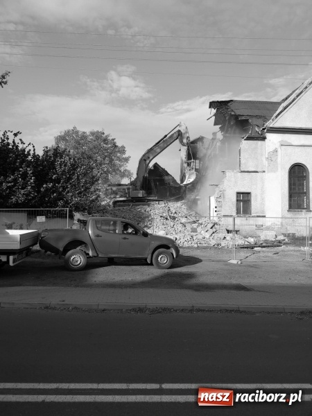 Zdjęcie w galerii na portalu naszraciborz.pl: Z Bieńkowic znika stara karczma. Powstanie tu centrum sportowo-rekreacyjne wiadomości z regionu