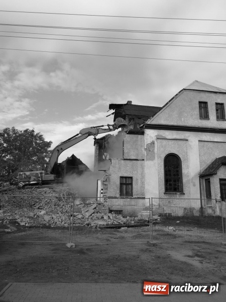 Zdjęcie w galerii na portalu naszraciborz.pl: Z Bieńkowic znika stara karczma. Powstanie tu centrum sportowo-rekreacyjne wiadomości z regionu