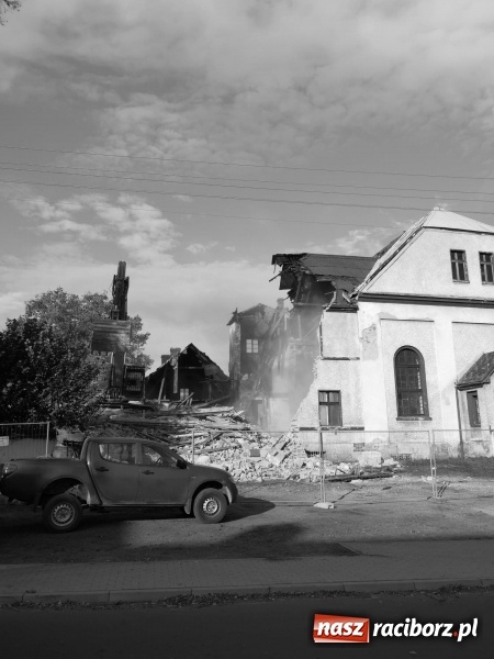 Zdjęcie w galerii na portalu naszraciborz.pl: Z Bieńkowic znika stara karczma. Powstanie tu centrum sportowo-rekreacyjne wiadomości z regionu