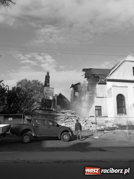 Zdjęcie w galerii na portalu naszraciborz.pl: Z Bieńkowic znika stara karczma. Powstanie tu centrum sportowo-rekreacyjne wiadomości z regionu