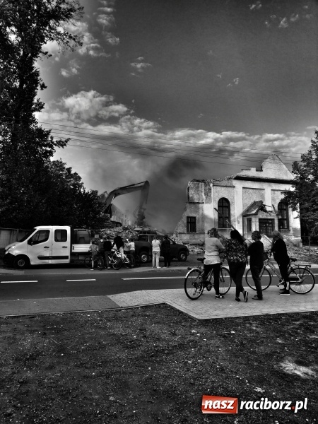 Zdjęcie w galerii na portalu naszraciborz.pl: Z Bieńkowic znika stara karczma. Powstanie tu centrum sportowo-rekreacyjne wiadomości z regionu