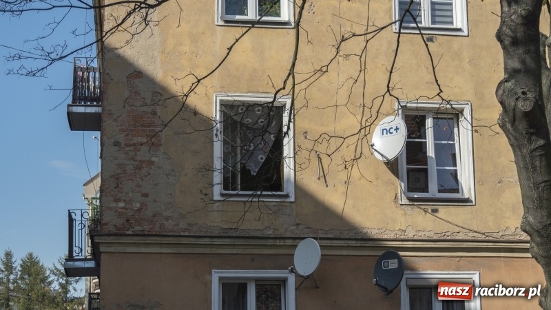 Zdjęcie w galerii na portalu naszraciborz.pl: Roztargnienie lokatora postawiło na nogi raciborskich strażaków wiadomości z regionu