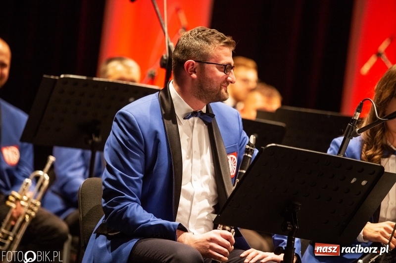 Zdjęcie w galerii na portalu naszraciborz.pl: Energetyczny koncert raciborskiej orkiestry dętej Plania i zespołu The Chance wiadomości z regionu