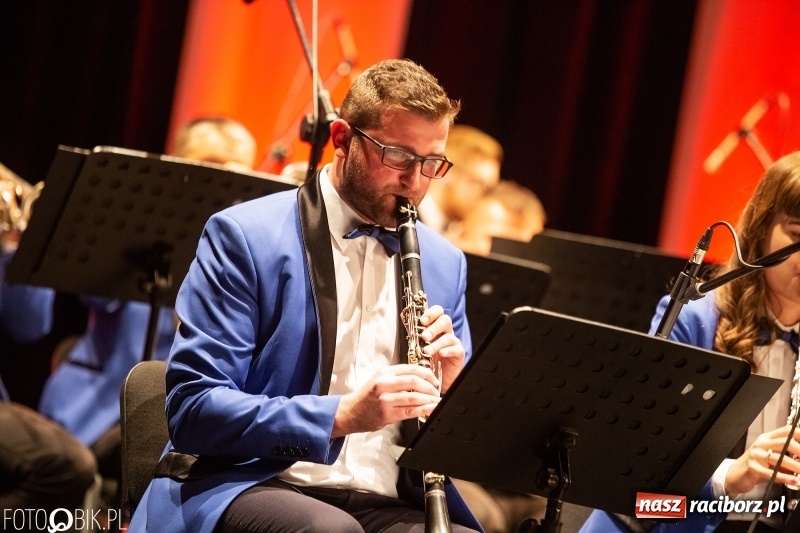 Zdjęcie w galerii na portalu naszraciborz.pl: Energetyczny koncert raciborskiej orkiestry dętej Plania i zespołu The Chance wiadomości z regionu