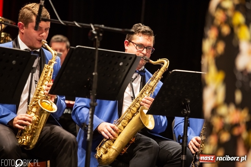 Zdjęcie w galerii na portalu naszraciborz.pl: Energetyczny koncert raciborskiej orkiestry dętej Plania i zespołu The Chance wiadomości z regionu