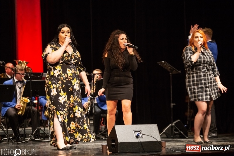 Zdjęcie w galerii na portalu naszraciborz.pl: Energetyczny koncert raciborskiej orkiestry dętej Plania i zespołu The Chance wiadomości z regionu