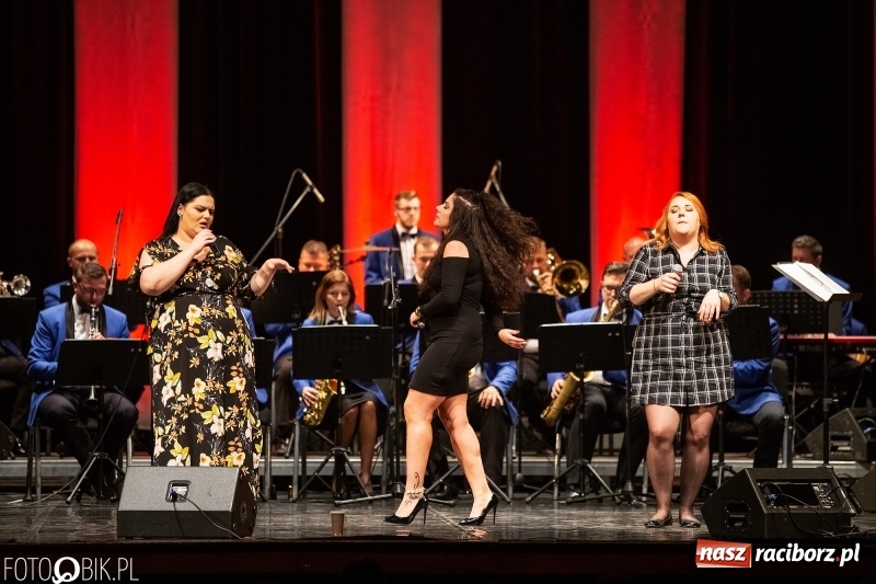 Zdjęcie w galerii na portalu naszraciborz.pl: Energetyczny koncert raciborskiej orkiestry dętej Plania i zespołu The Chance wiadomości z regionu