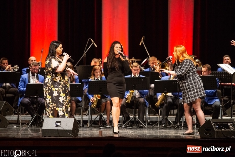 Zdjęcie w galerii na portalu naszraciborz.pl: Energetyczny koncert raciborskiej orkiestry dętej Plania i zespołu The Chance wiadomości z regionu