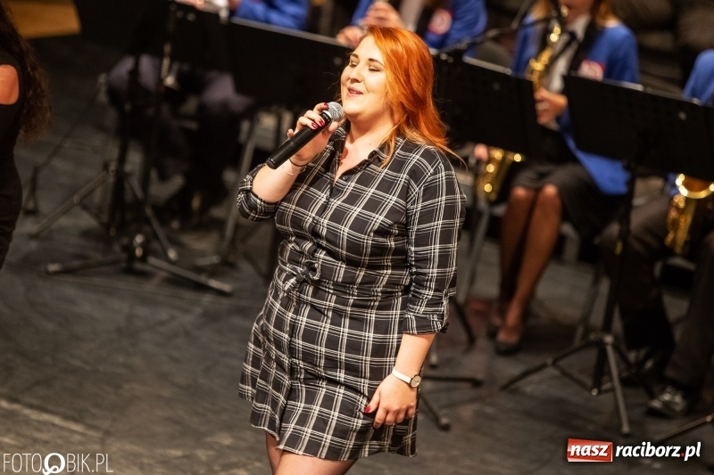 Zdjęcie w galerii na portalu naszraciborz.pl: Energetyczny koncert raciborskiej orkiestry dętej Plania i zespołu The Chance wiadomości z regionu