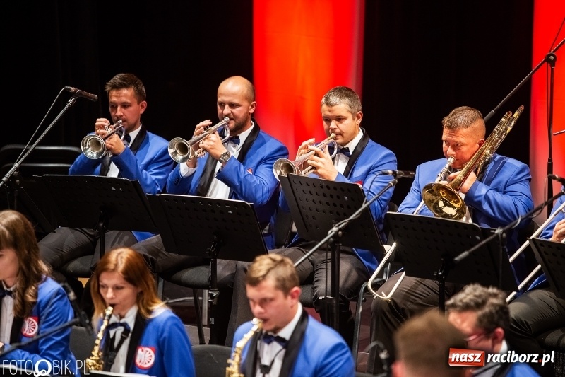 Zdjęcie w galerii na portalu naszraciborz.pl: Energetyczny koncert raciborskiej orkiestry dętej Plania i zespołu The Chance wiadomości z regionu