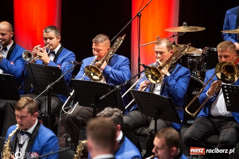 Zdjęcie w galerii na portalu naszraciborz.pl: Energetyczny koncert raciborskiej orkiestry dętej Plania i zespołu The Chance wiadomości z regionu