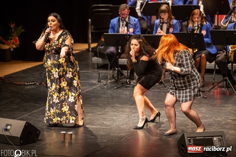 Zdjęcie w galerii na portalu naszraciborz.pl: Energetyczny koncert raciborskiej orkiestry dętej Plania i zespołu The Chance wiadomości z regionu