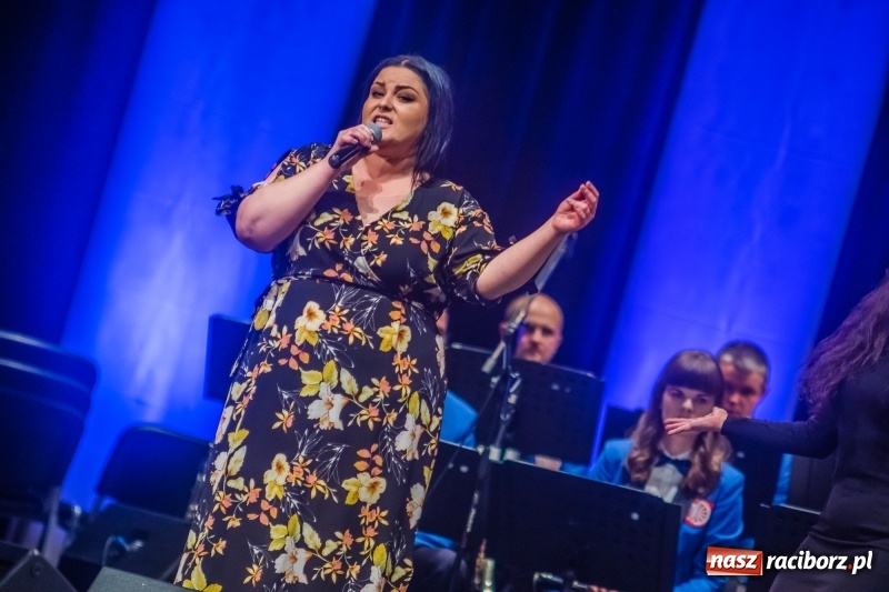 Zdjęcie w galerii na portalu naszraciborz.pl: Energetyczny koncert raciborskiej orkiestry dętej Plania i zespołu The Chance wiadomości z regionu