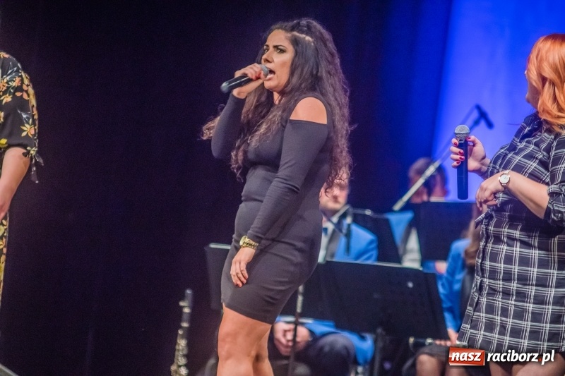 Zdjęcie w galerii na portalu naszraciborz.pl: Energetyczny koncert raciborskiej orkiestry dętej Plania i zespołu The Chance wiadomości z regionu