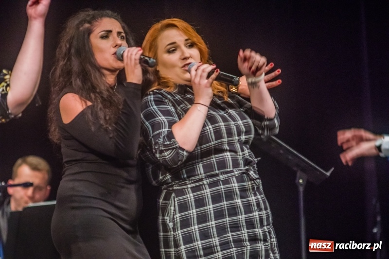 Zdjęcie w galerii na portalu naszraciborz.pl: Energetyczny koncert raciborskiej orkiestry dętej Plania i zespołu The Chance wiadomości z regionu