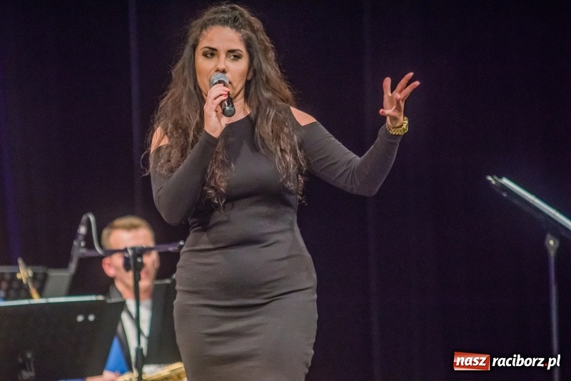 Zdjęcie w galerii na portalu naszraciborz.pl: Energetyczny koncert raciborskiej orkiestry dętej Plania i zespołu The Chance wiadomości z regionu