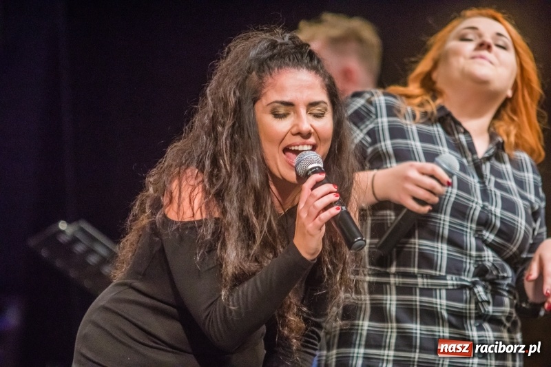 Zdjęcie w galerii na portalu naszraciborz.pl: Energetyczny koncert raciborskiej orkiestry dętej Plania i zespołu The Chance wiadomości z regionu