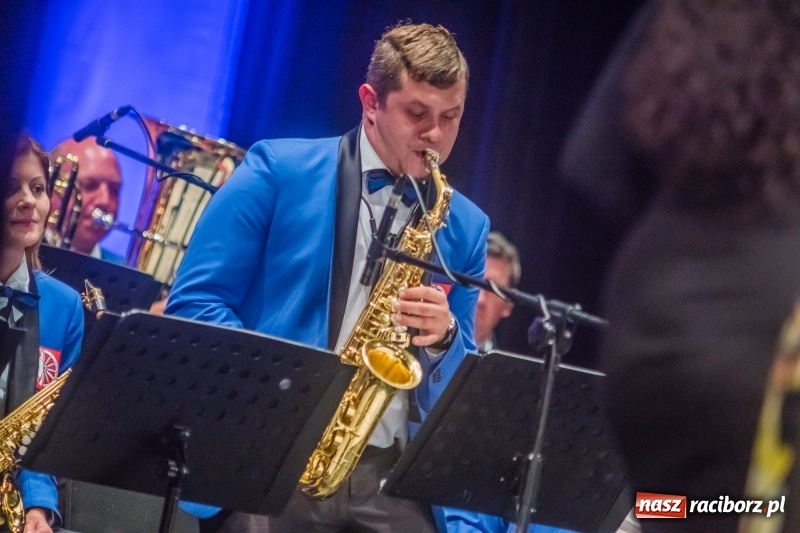 Zdjęcie w galerii na portalu naszraciborz.pl: Energetyczny koncert raciborskiej orkiestry dętej Plania i zespołu The Chance wiadomości z regionu