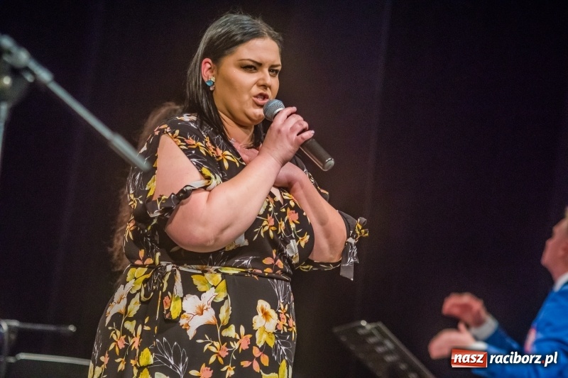 Zdjęcie w galerii na portalu naszraciborz.pl: Energetyczny koncert raciborskiej orkiestry dętej Plania i zespołu The Chance wiadomości z regionu