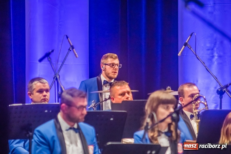 Zdjęcie w galerii na portalu naszraciborz.pl: Energetyczny koncert raciborskiej orkiestry dętej Plania i zespołu The Chance wiadomości z regionu
