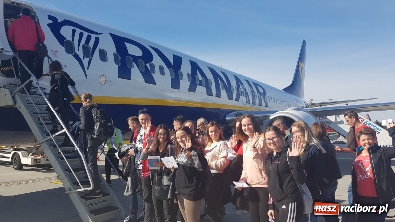 Zdjęcie w galerii na portalu naszraciborz.pl: Uczniowie raciborskiego Gastronomika poznają tajniki kuchni hiszpańskiej wiadomości z regionu