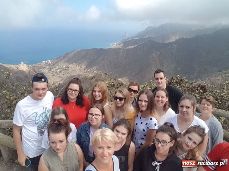 Zdjęcie w galerii na portalu naszraciborz.pl: Uczniowie raciborskiego Gastronomika poznają tajniki kuchni hiszpańskiej wiadomości z regionu