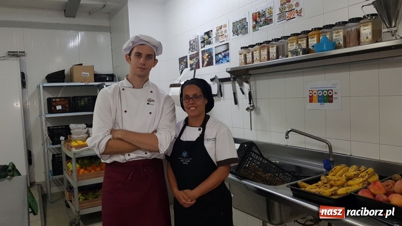 Zdjęcie w galerii na portalu naszraciborz.pl: Uczniowie raciborskiego Gastronomika poznają tajniki kuchni hiszpańskiej wiadomości z regionu