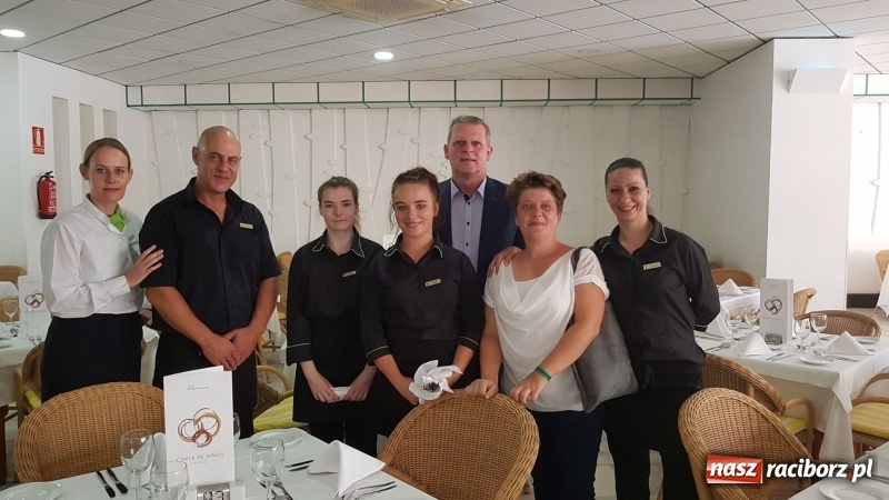 Zdjęcie w galerii na portalu naszraciborz.pl: Uczniowie raciborskiego Gastronomika poznają tajniki kuchni hiszpańskiej wiadomości z regionu