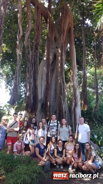 Zdjęcie w galerii na portalu naszraciborz.pl: Uczniowie raciborskiego Gastronomika poznają tajniki kuchni hiszpańskiej wiadomości z regionu