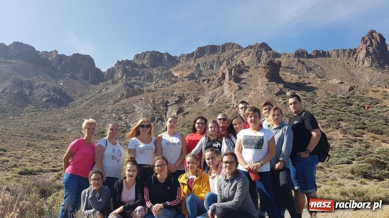 Zdjęcie w galerii na portalu naszraciborz.pl: Uczniowie raciborskiego Gastronomika poznają tajniki kuchni hiszpańskiej wiadomości z regionu