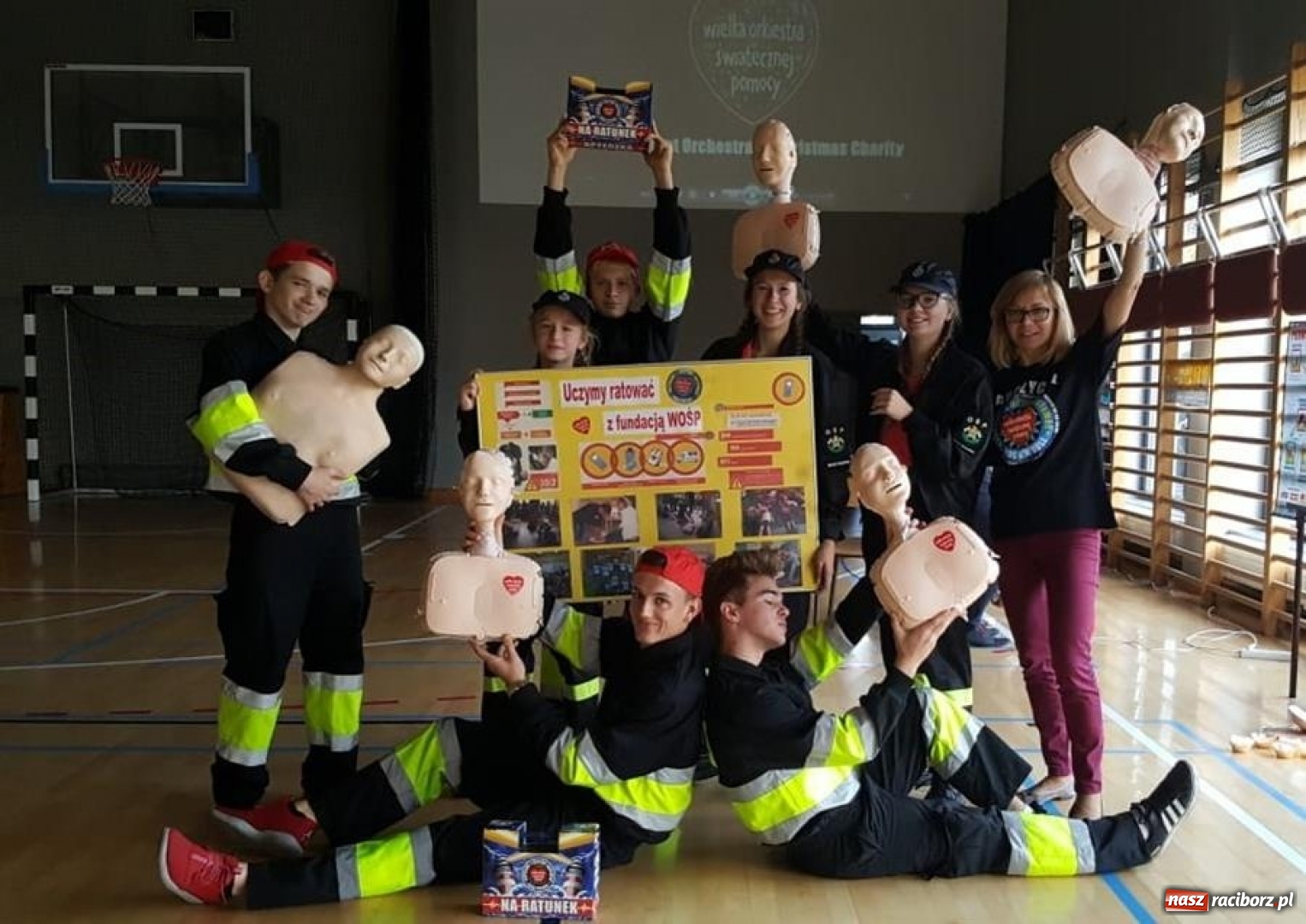 Zdjęcie w galerii na portalu naszraciborz.pl: Uczniowie szkoły w Grzegorzowicach bili rekord w resuscytacji krążeniowo-oddechowej wiadomości z regionu