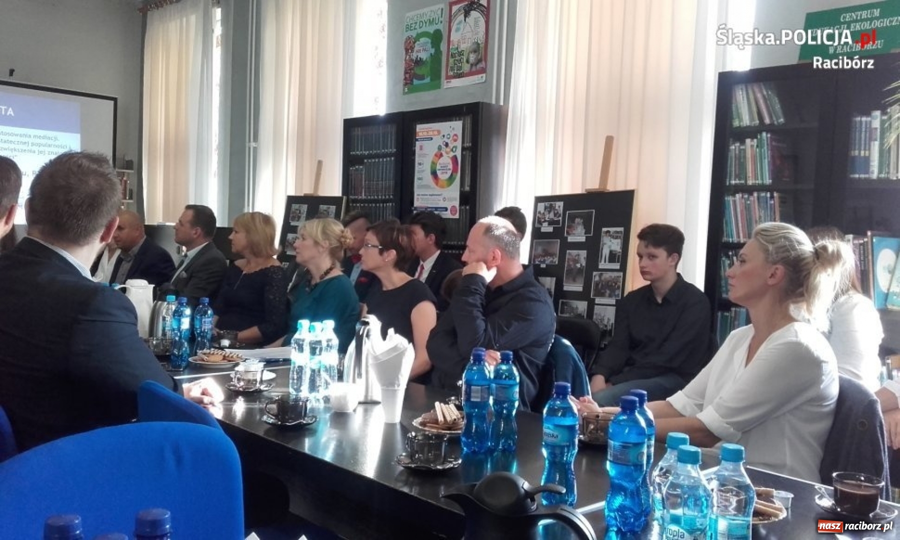 Zdjęcie w galerii na portalu naszraciborz.pl: Raciborscy dzielnicowi wzięli udział w debacie o mediacji wiadomości z regionu