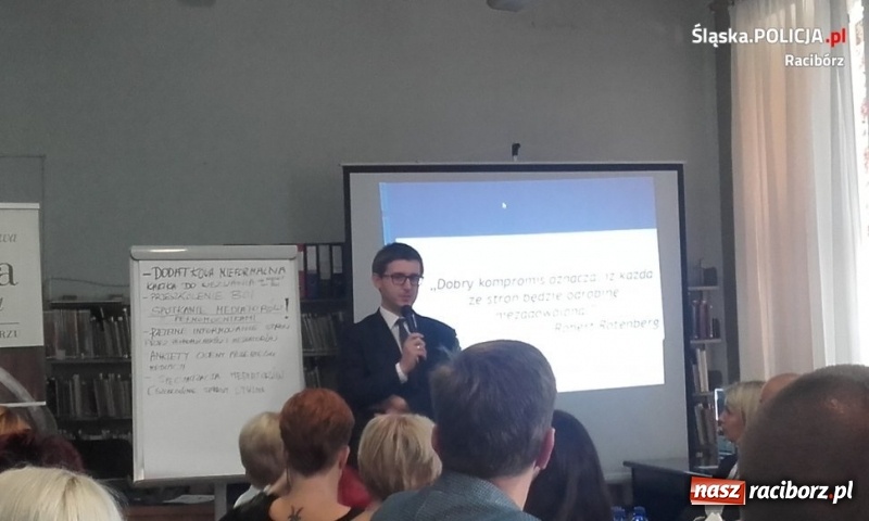 Zdjęcie w galerii na portalu naszraciborz.pl: Raciborscy dzielnicowi wzięli udział w debacie o mediacji wiadomości z regionu