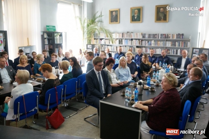 Zdjęcie w galerii na portalu naszraciborz.pl: Raciborscy dzielnicowi wzięli udział w debacie o mediacji wiadomości z regionu