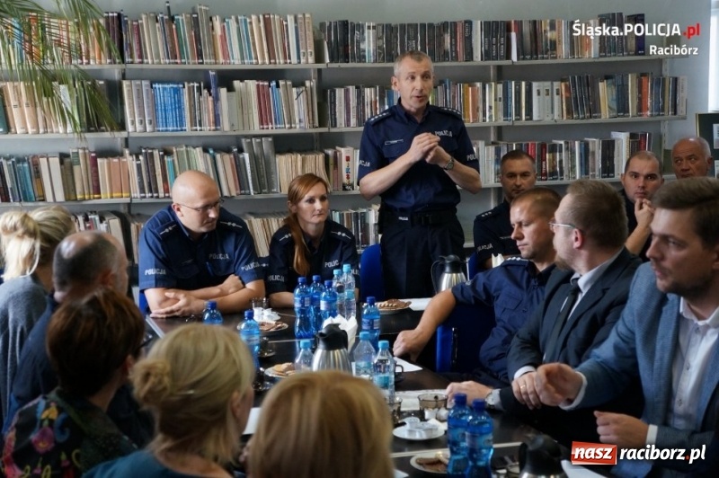 Zdjęcie w galerii na portalu naszraciborz.pl: Raciborscy dzielnicowi wzięli udział w debacie o mediacji wiadomości z regionu