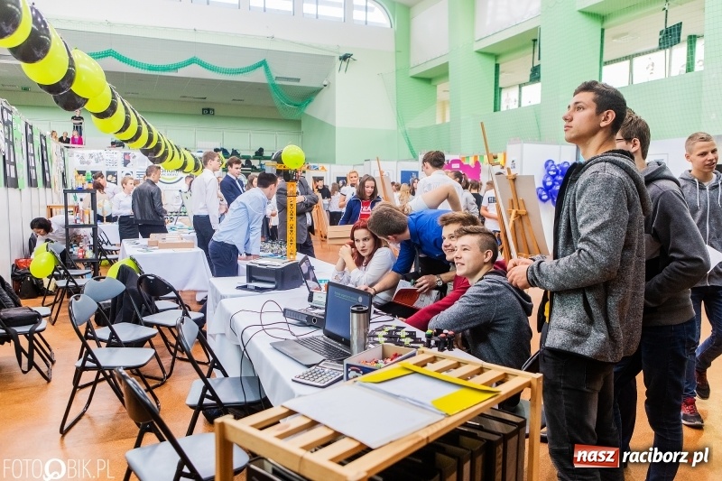 Zdjęcie w galerii na portalu naszraciborz.pl: Raciborski Festiwal Perspektyw. Arena Rafako pełna młodzieży  wiadomości z regionu